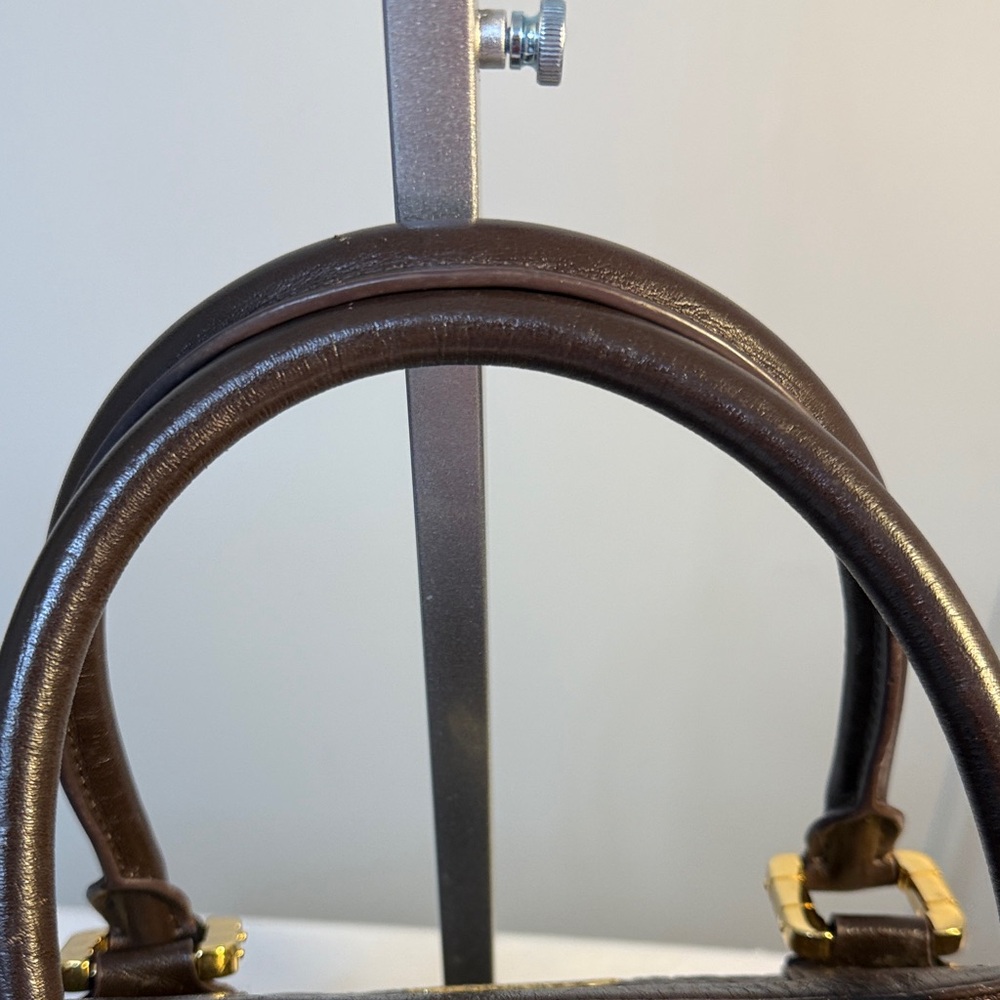 Metro City Brown Leather Tote Bag - Picture 11 of 16